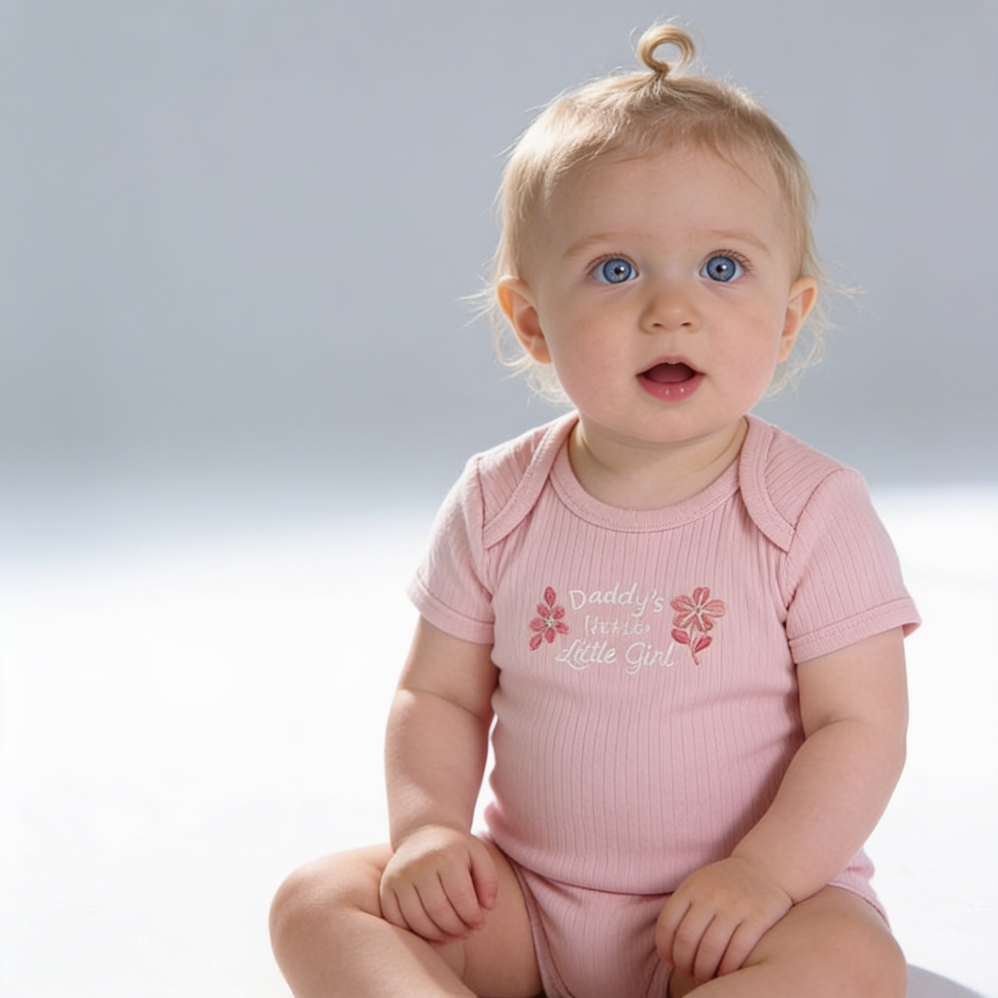 Lot de 3 bodys manches courtes - porte par un enfant - Candy Bebe