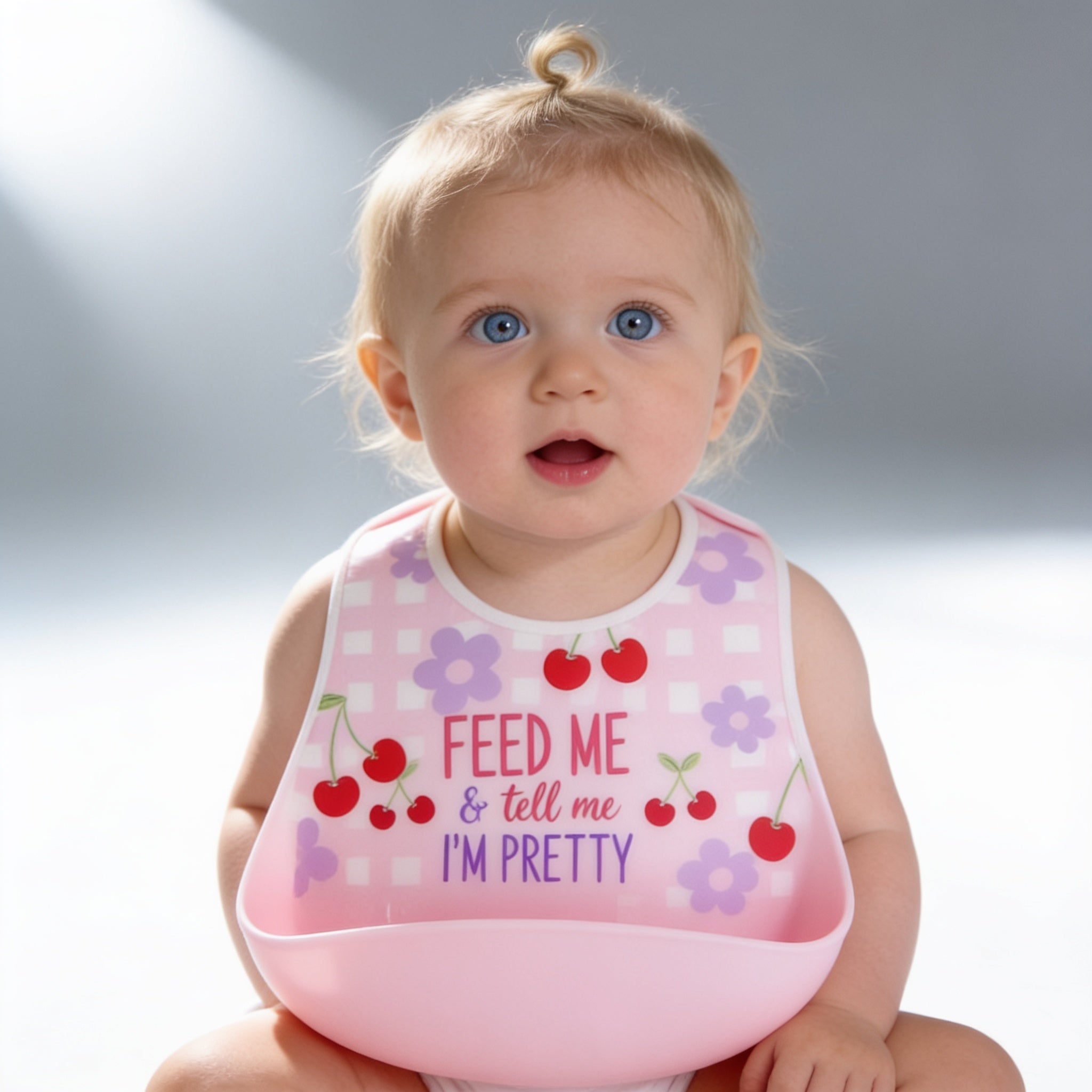 Lot de 2 bavoirs silicone - porte par un enfant - Candy Bebe