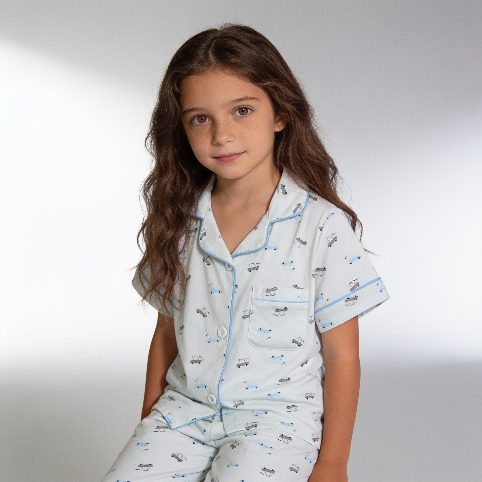 Pyjama enfant - blanc voitures - porte par un enfant - Candy Bebe