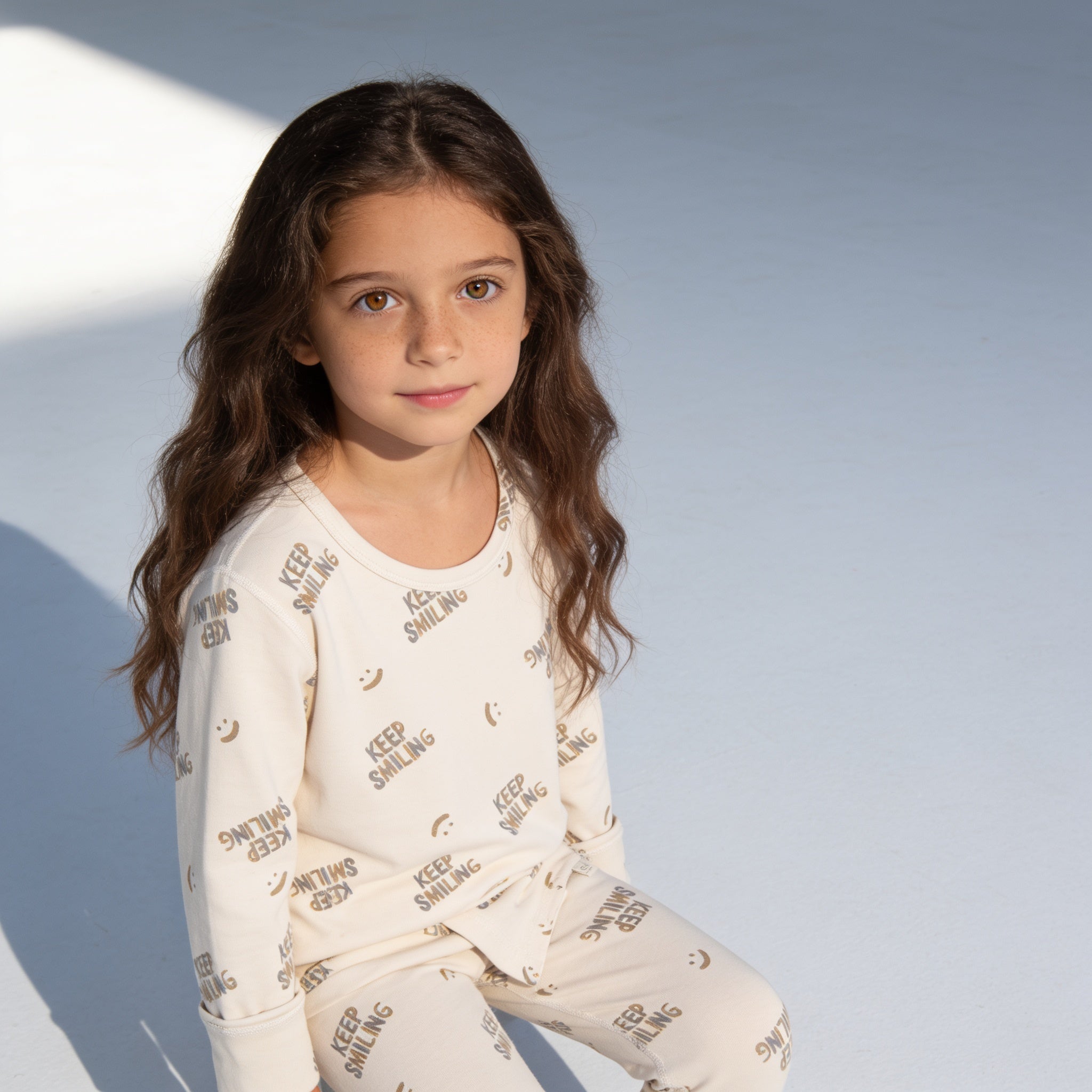 Pyjama enfant - beige Keep Smiling - porte par un enfant - Candy Bebe