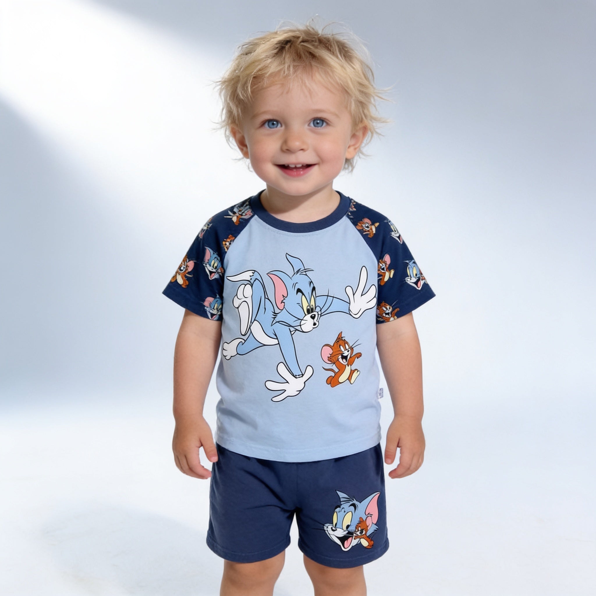 Ensemble pyjama court - bleu - porte par un enfant - Candy Bebe