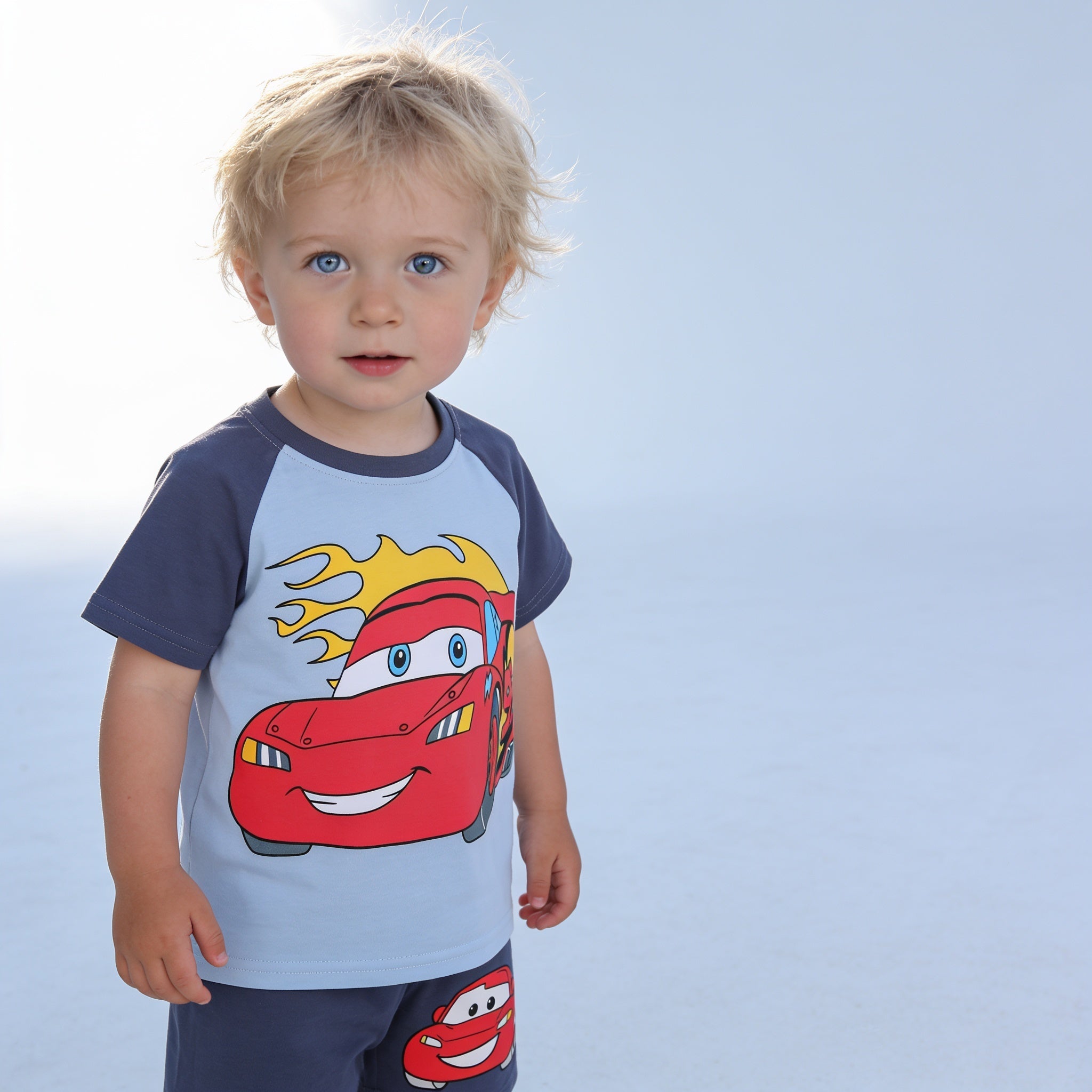 Ensemble pyjama court - marine voitures - porte par un enfant - Candy Bebe