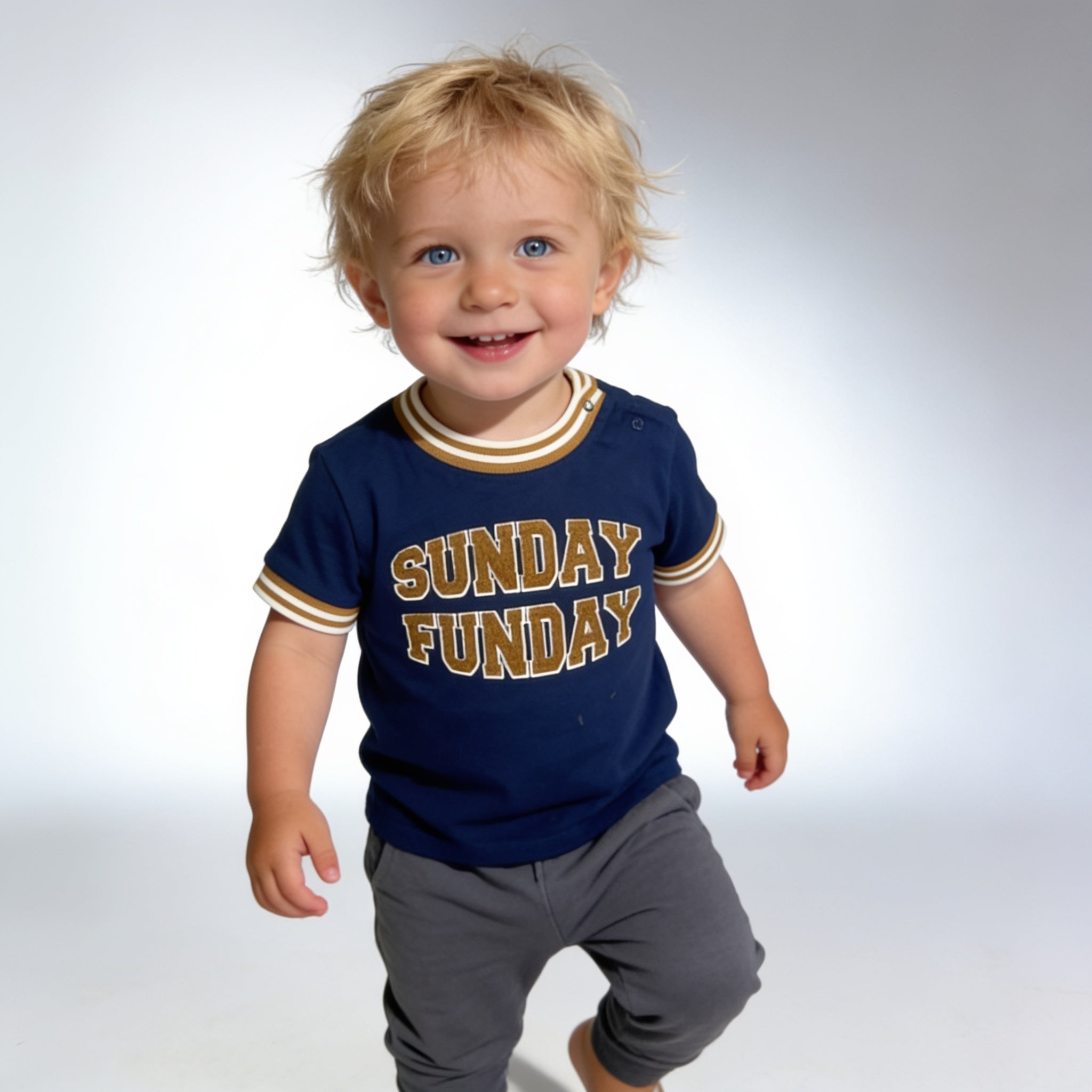 Ensemble t-shirt et jogging - porte par un enfant - Candy Bebe