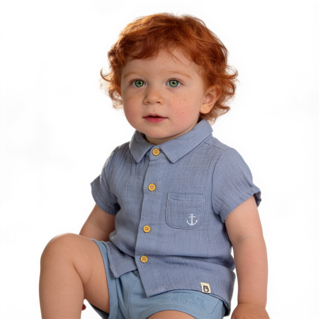 Ensemble chemise ancre et short - bleu - porte par un enfant - Candy Bebe